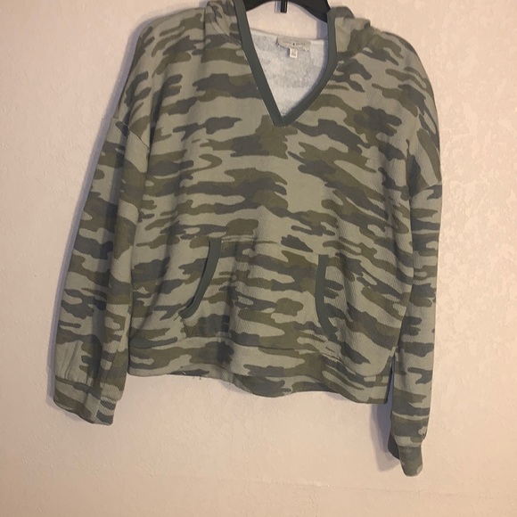 Lucky Brand Tops - COPY - Lucky Brand Camo Hoodie Sweatshirt Size Small Oversized Kangaroo Pocket